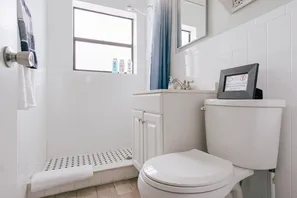 0 - The Beach Studio Bathroom