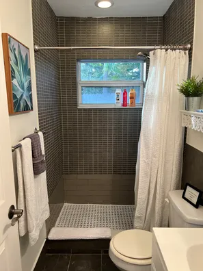 0 - Secluded Villa Bathroom